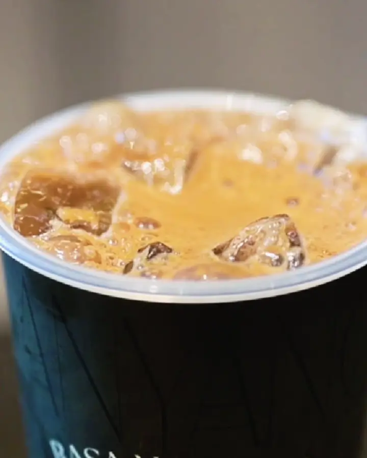Iced kopi in a DOJO cup